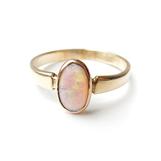 Vintage 9ct Gold Opal Solitaire Ring