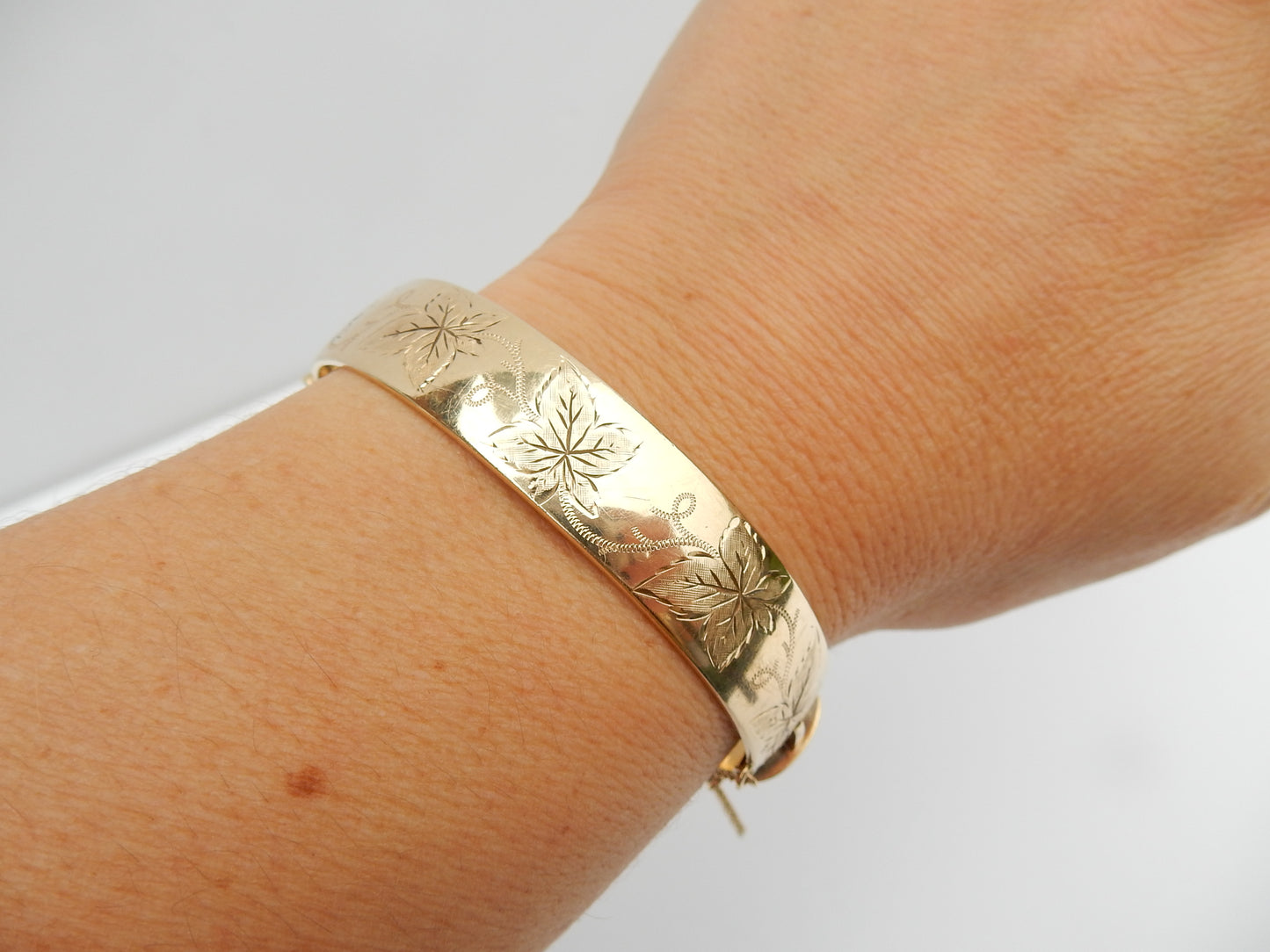 Antique 9ct Rolled Gold Engraved Ivy Leaf Bangle Bracelet