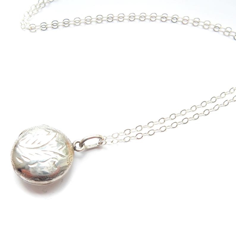 Vintage Sterling Silver Dainty Circle Locket Necklace
