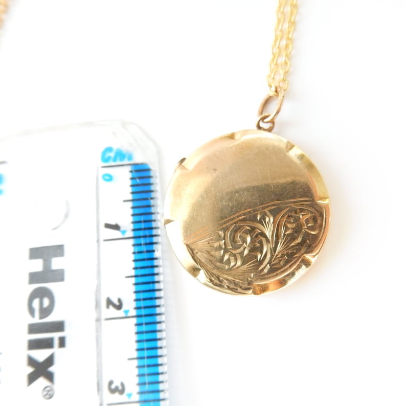 Vintage 9ct Gold Back & Front Circle Locket Necklace