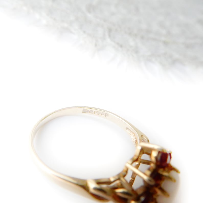 9k Gold Opal & Garnet Daisy Ring US Size 6.5