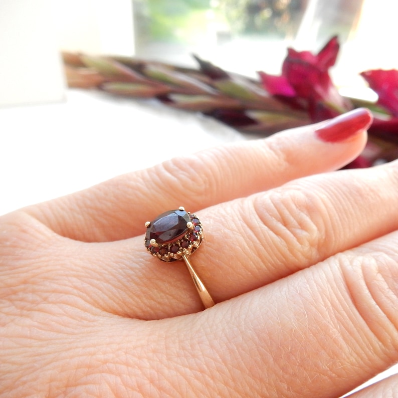 Vintage 9ct Gold Garnet Halo Ring US Size 8.5 UK R 1/2