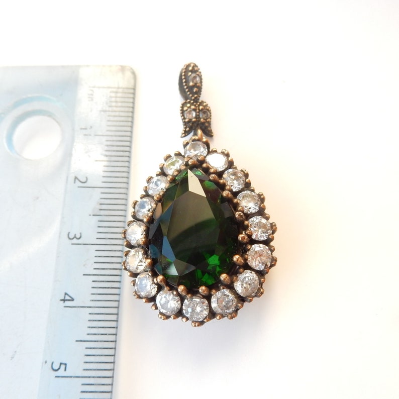 Vintage Sterling Silver Emerald Green Chalcedony Pendant
