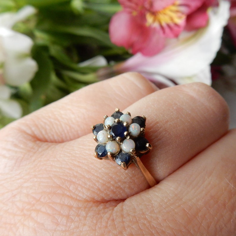 Vintage 9ct Gold Opal & Sapphire Daisy Ring US SIZE 7.5 UK Q