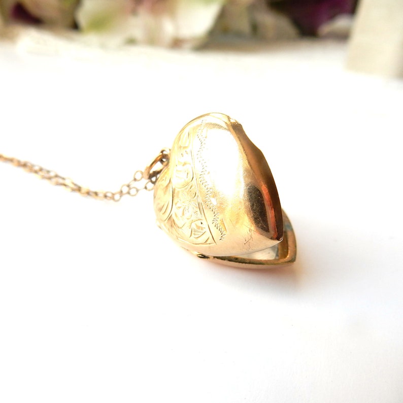 Vintage 9ct Gold Back & Front Engraved Heart Locket Necklace