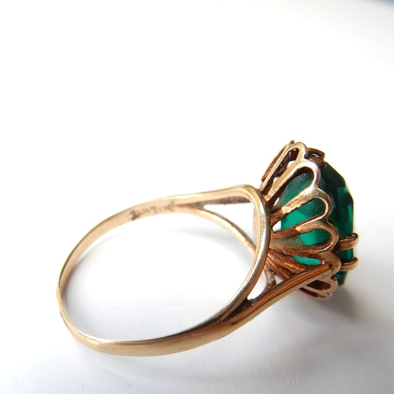 Vintage 9ct Gold Emerald Glass Cocktail Ring US Size 7.5 UK Q