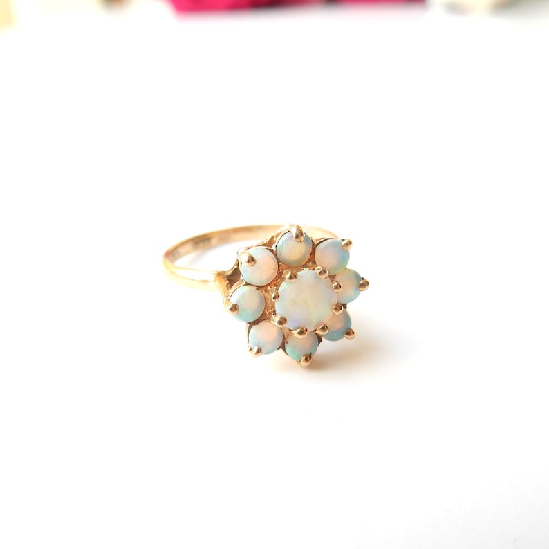 Vintage 9ct Gold Opal Daisy Ring US Size 5 UK L
