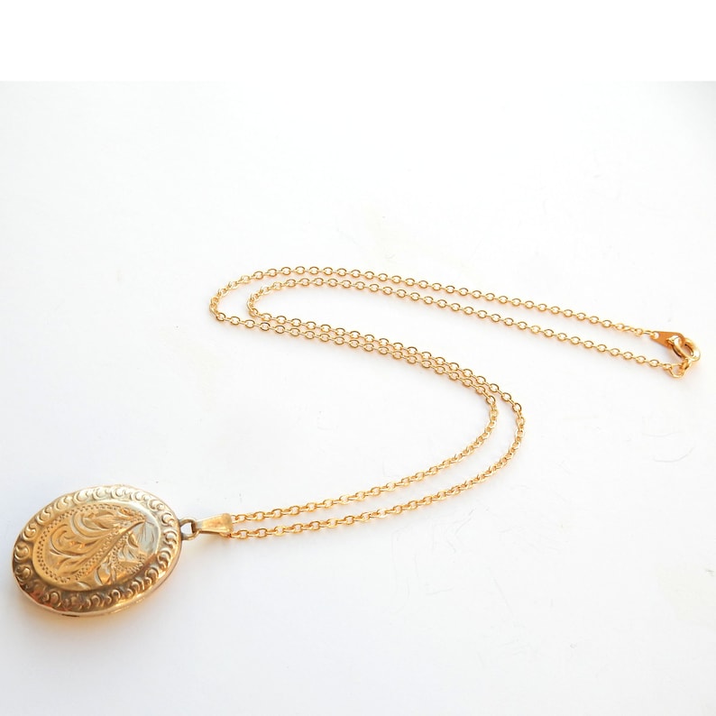 Vintage 9ct Gold Back & Front Oval Locket with Chain