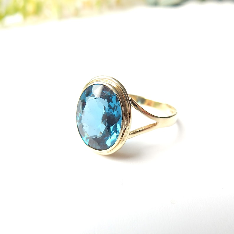 Vintage 14ct Gold Synthetic Blue Spinel Ring