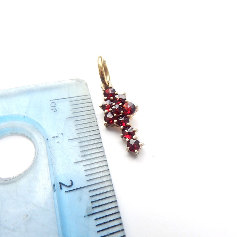 Vintage 9ct Gold Garnet Pendant