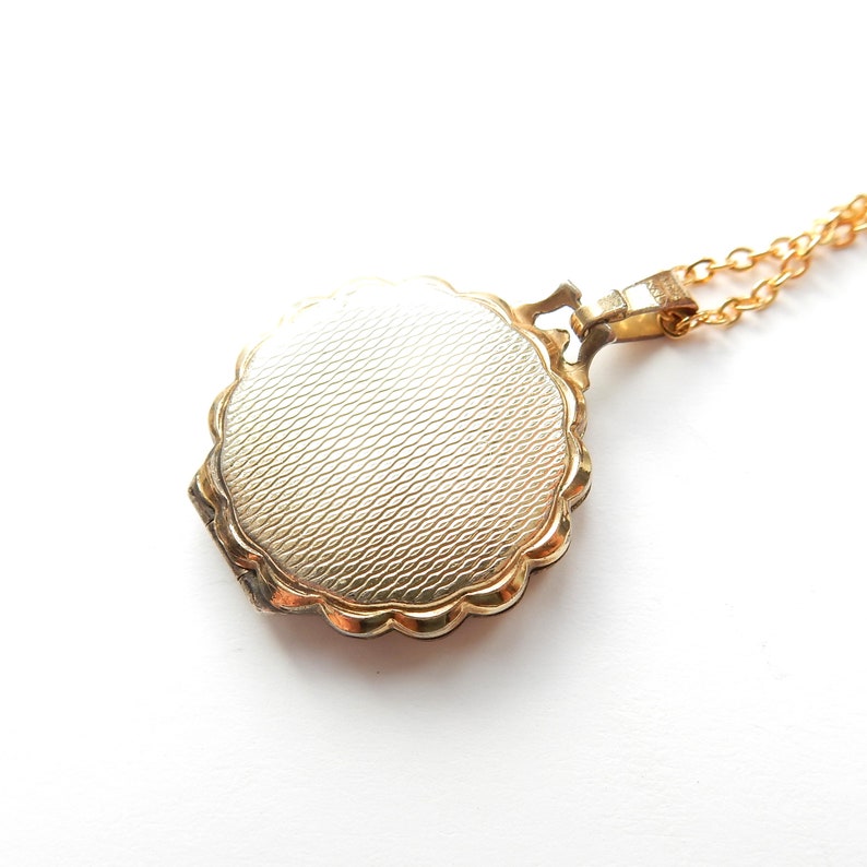 Vintage 14ct Rolled Gold Scallop Locket with Chain K&L