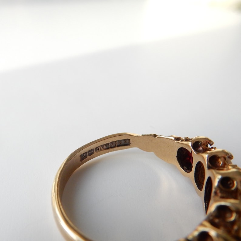 Vintage 9ct Gold Opal & Garnet Ring