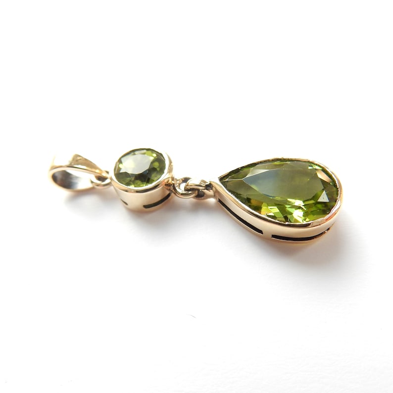 9ct Gold Peridot Teardrop Pendant