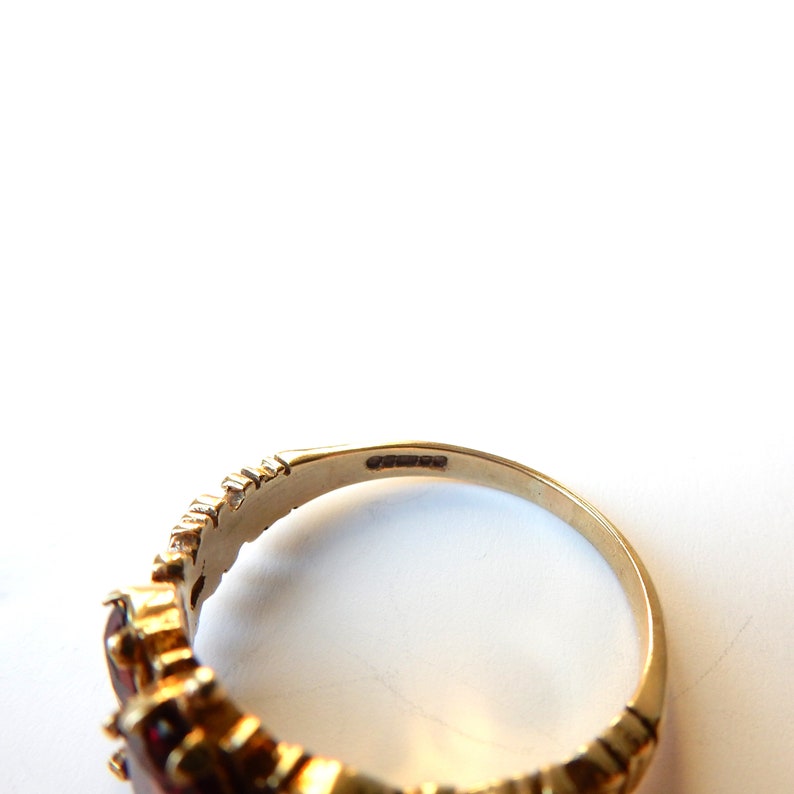 Vintage 9ct Gold Almandine Garnet Trilogy Ring